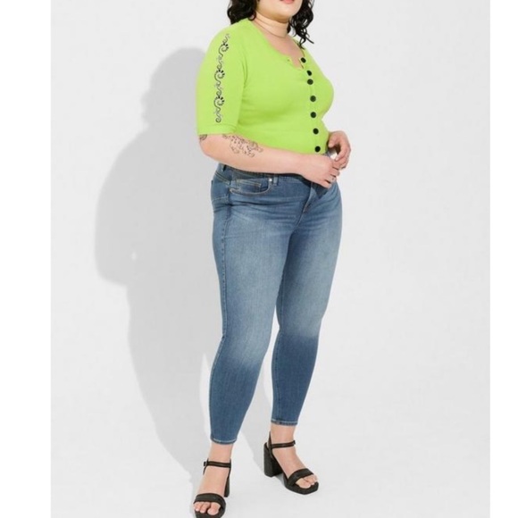 Torrid NWT Warner Bros Beetlejuice Button Up Elbow Sleeve Shrug Halloween - Picture 4 of 6